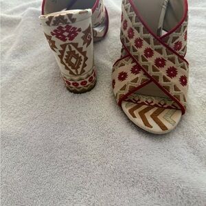 Women's Patterned Heels - Red, orange and Tan
Wore twice. Excellent condition